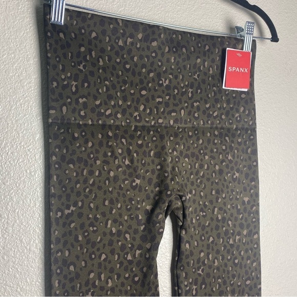 SPANX Look At Me Now Seamless Leggings in Olive Leopard - New, All Sizes - Picture 5 of 10